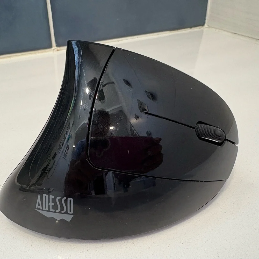 Black Wireless (Rt Hand) Ergonomic Mouse